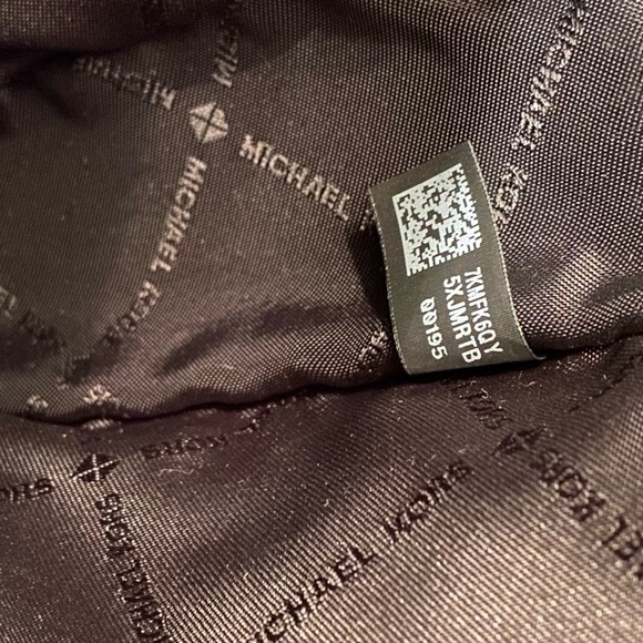 Michael kors jet set crossbody black - Picture 13 of 15